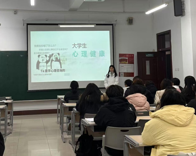 开设归纳课程交融课程等