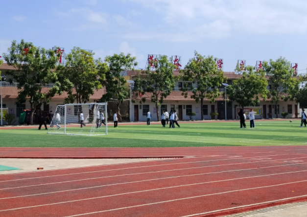 折射的正是教育开展的厚