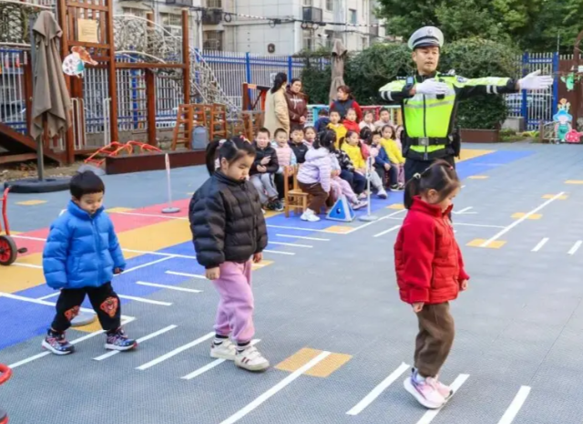 系好安全带使用安全座椅