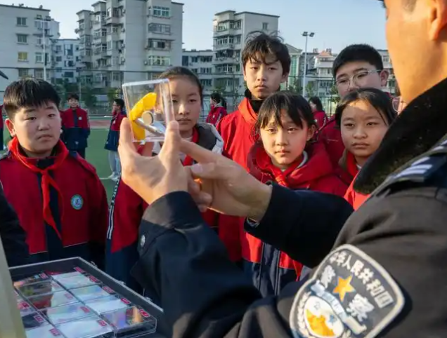 不断夯实基础教育高质量