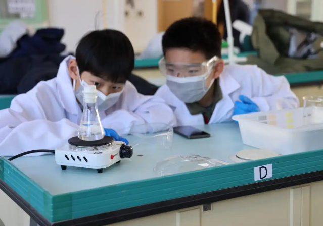 实在地接触科学接着将现