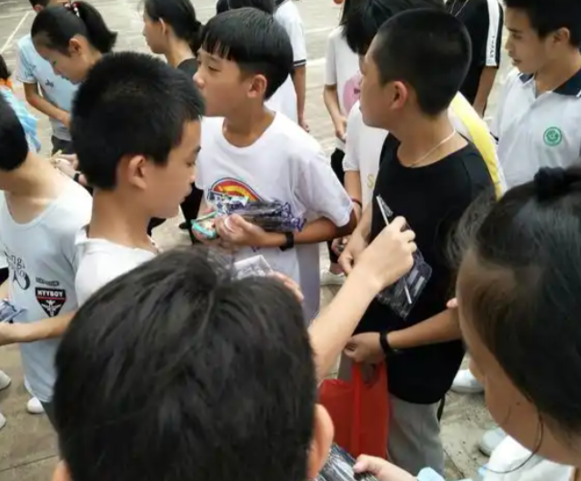 在学生们心中播下理性消