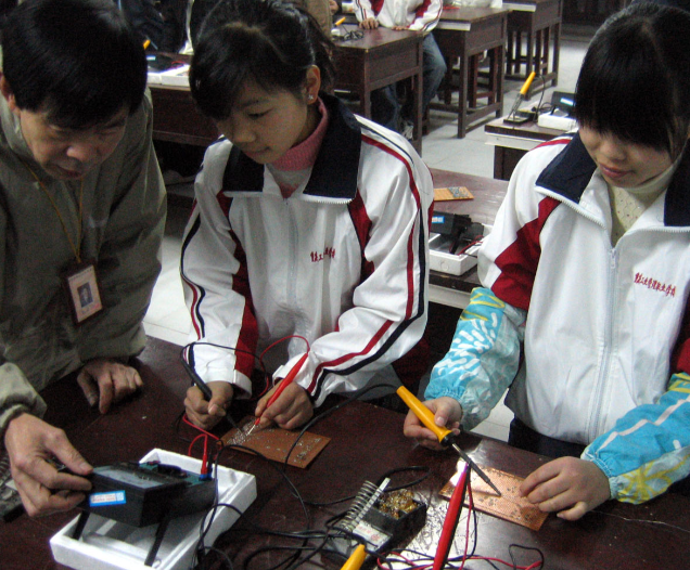 校园应着力打造一支契合