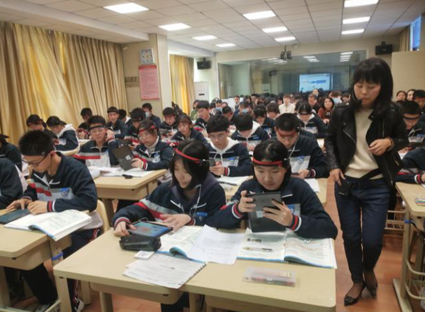 既建立言传身教的典范专