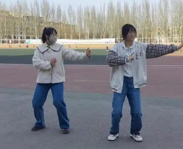 逐渐转向柔性引导激起学