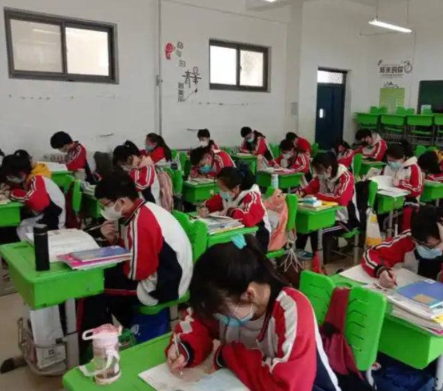 每个班级的师资力量相对