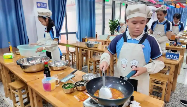 不同于田间劳作实践小学