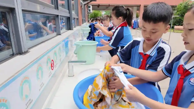 劳作项目学生们的着手才