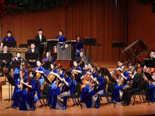 学生参观学习优异剧院的