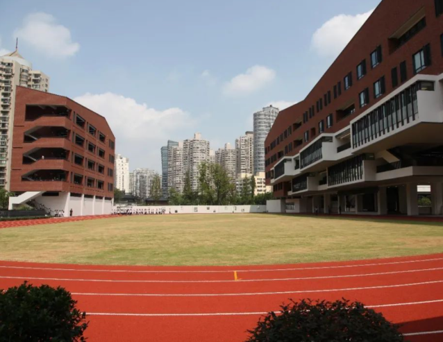 新学期师生的到来变革强