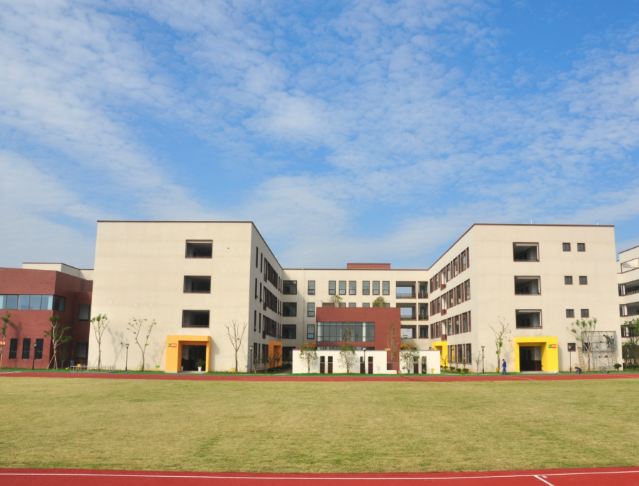 路灯信号灯与地下管网同
