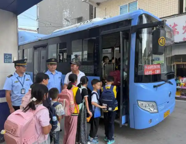 对全市村庄学生出行安全